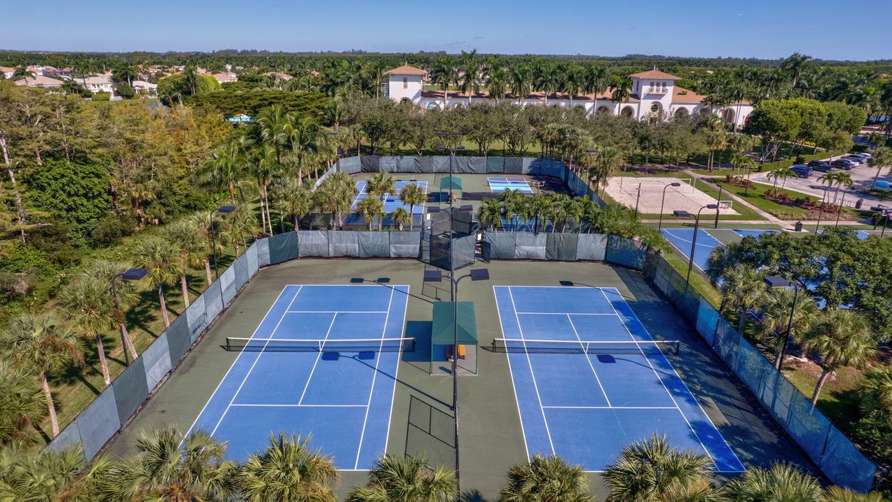 Active With Contract: $679,000 (5 beds, 2 baths, 2888 Square Feet)