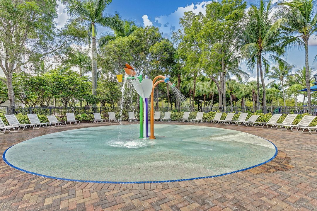 Active With Contract: $679,000 (5 beds, 2 baths, 2888 Square Feet)