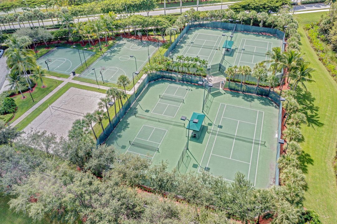 Active With Contract: $679,000 (5 beds, 2 baths, 2888 Square Feet)