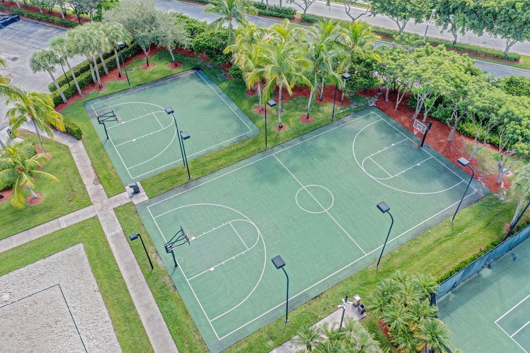 Active With Contract: $679,000 (5 beds, 2 baths, 2888 Square Feet)