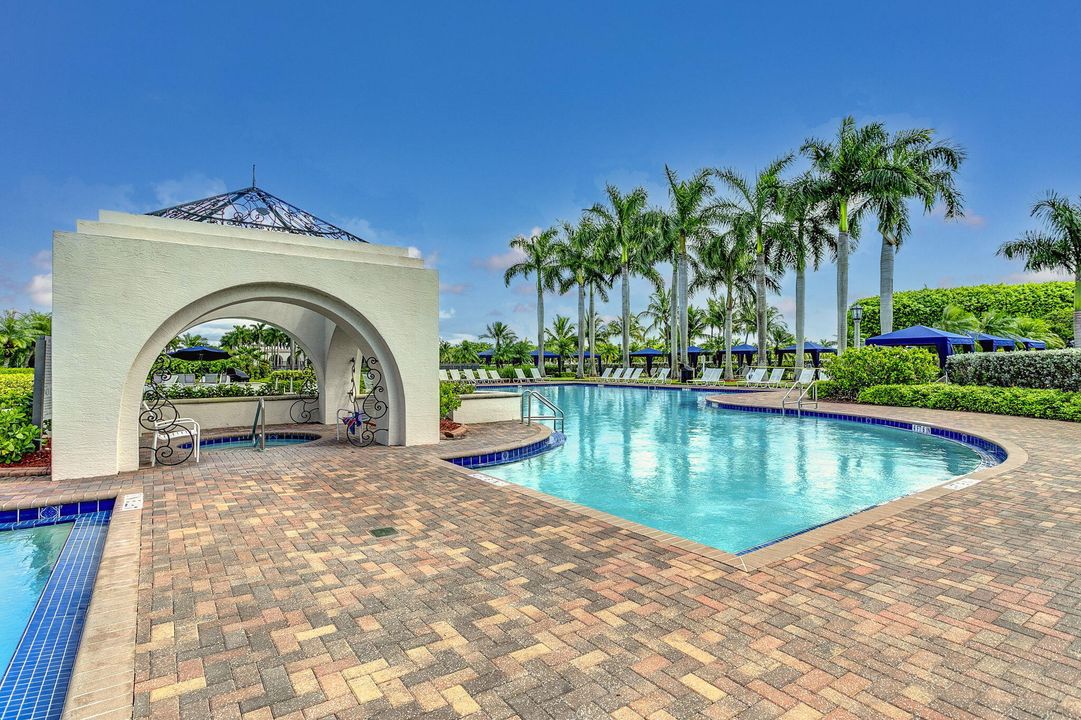 Active With Contract: $679,000 (5 beds, 2 baths, 2888 Square Feet)