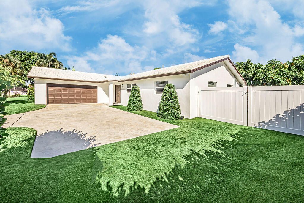 For Sale: $949,000 (4 beds, 3 baths, 1620 Square Feet)