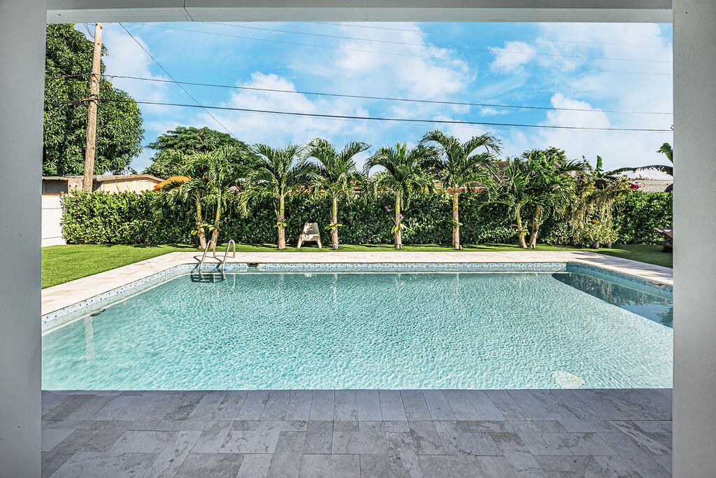 For Sale: $949,000 (4 beds, 3 baths, 1620 Square Feet)