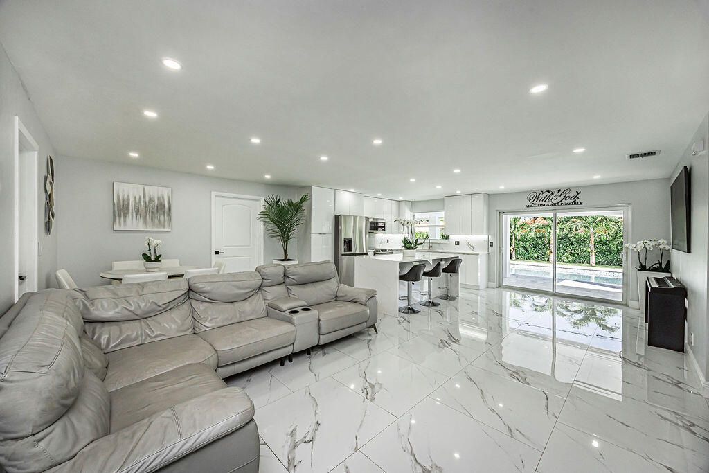 For Sale: $949,000 (4 beds, 3 baths, 1620 Square Feet)