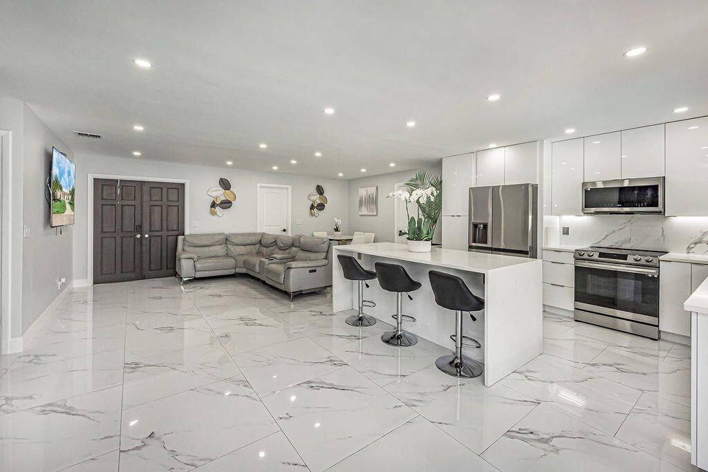 For Sale: $949,000 (4 beds, 3 baths, 1620 Square Feet)