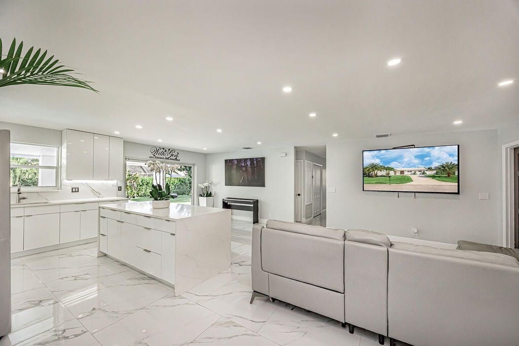 For Sale: $949,000 (4 beds, 3 baths, 1620 Square Feet)