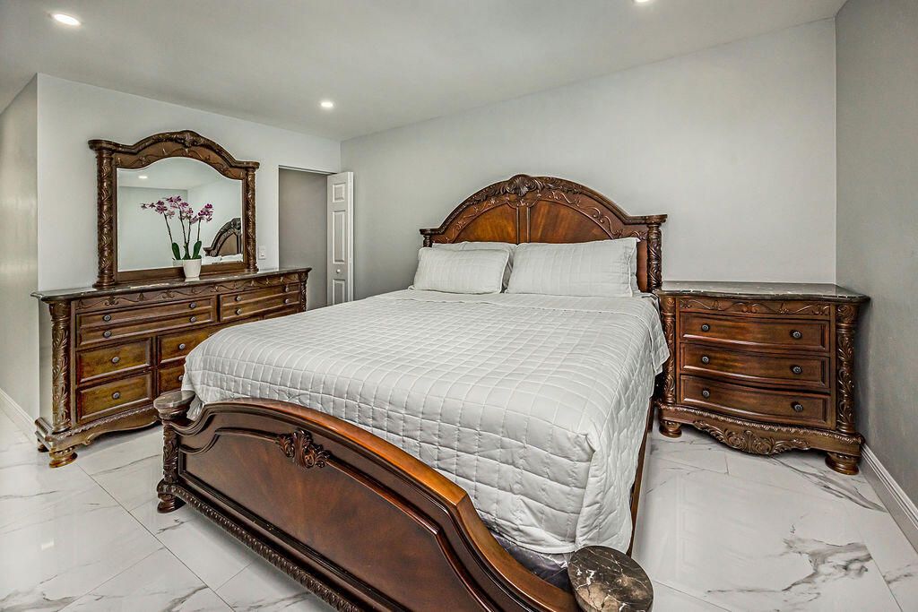 For Sale: $949,000 (4 beds, 3 baths, 1620 Square Feet)