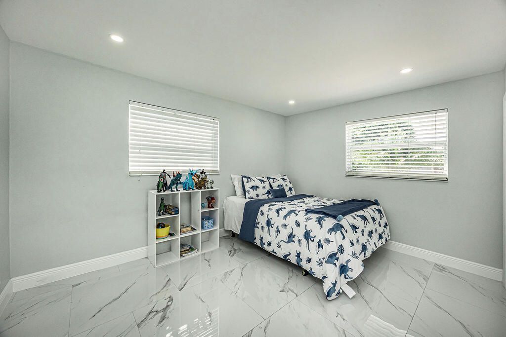 For Sale: $949,000 (4 beds, 3 baths, 1620 Square Feet)