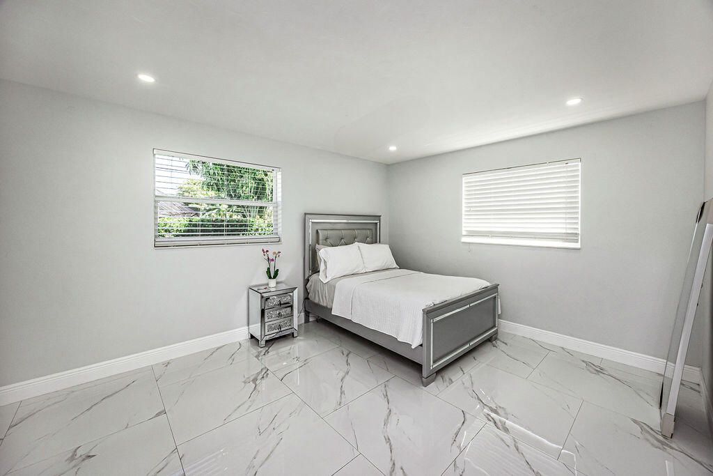 For Sale: $949,000 (4 beds, 3 baths, 1620 Square Feet)