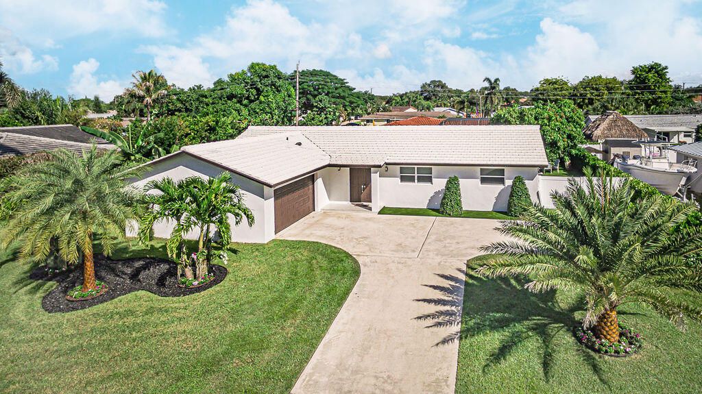 For Sale: $949,000 (4 beds, 3 baths, 1620 Square Feet)