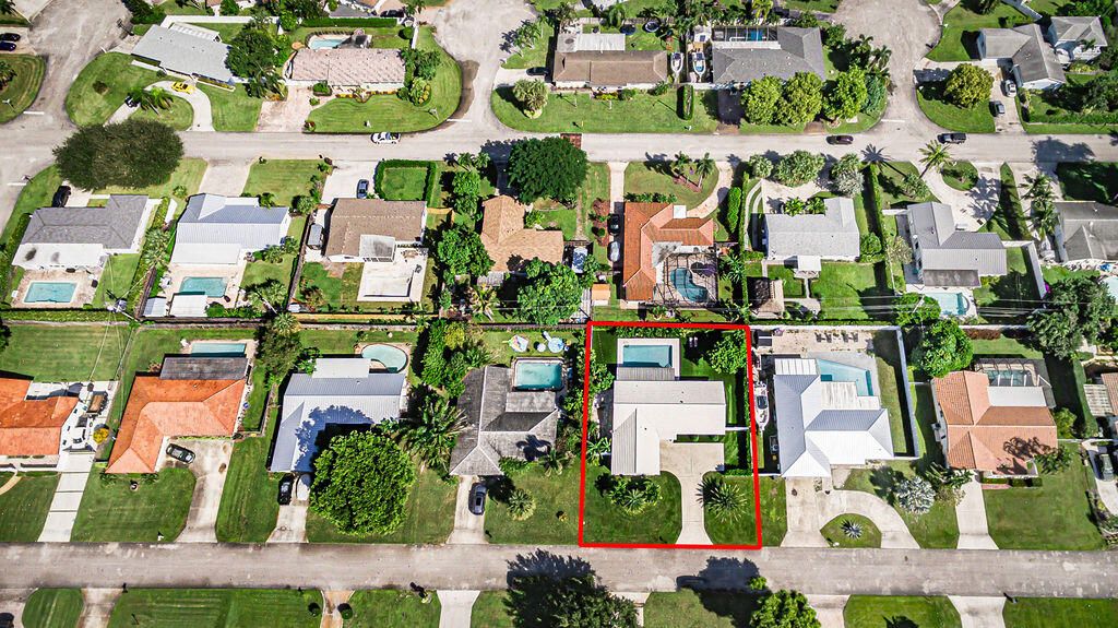 For Sale: $949,000 (4 beds, 3 baths, 1620 Square Feet)