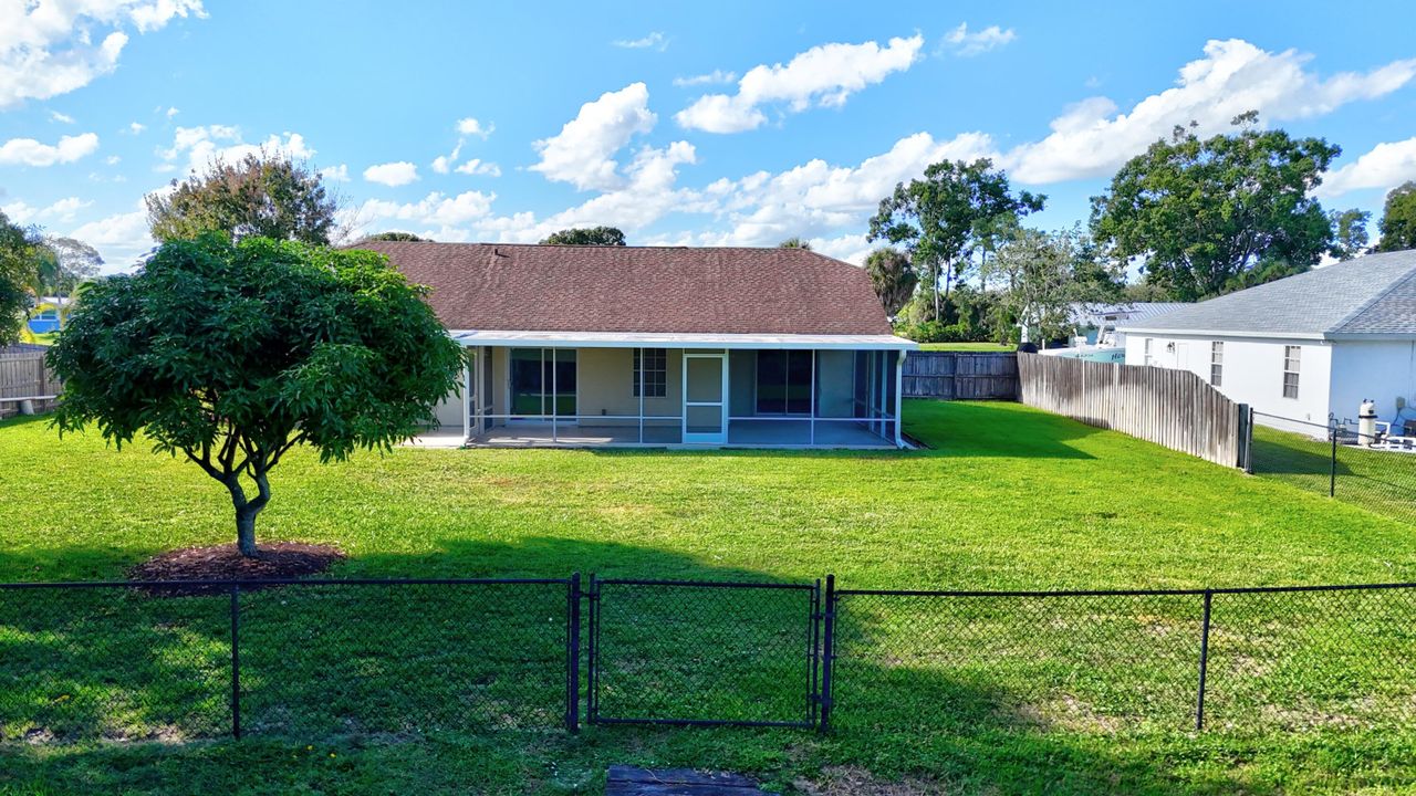 Active With Contract: $399,000 (3 beds, 2 baths, 1518 Square Feet)