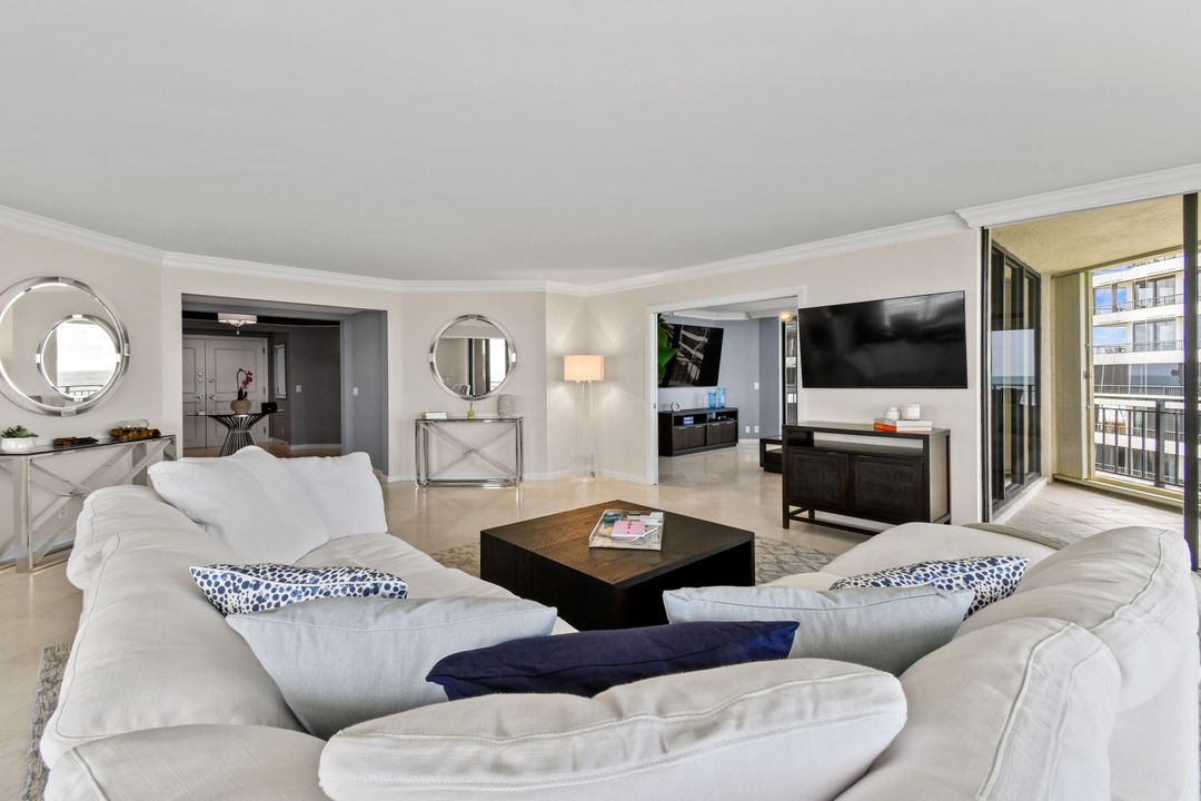 For Sale: $2,999,000 (3 beds, 3 baths, 2676 Square Feet)