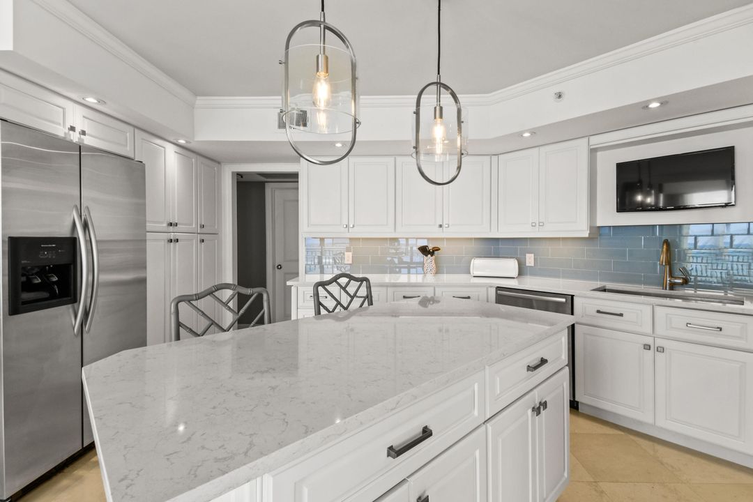 For Sale: $2,999,000 (3 beds, 3 baths, 2676 Square Feet)