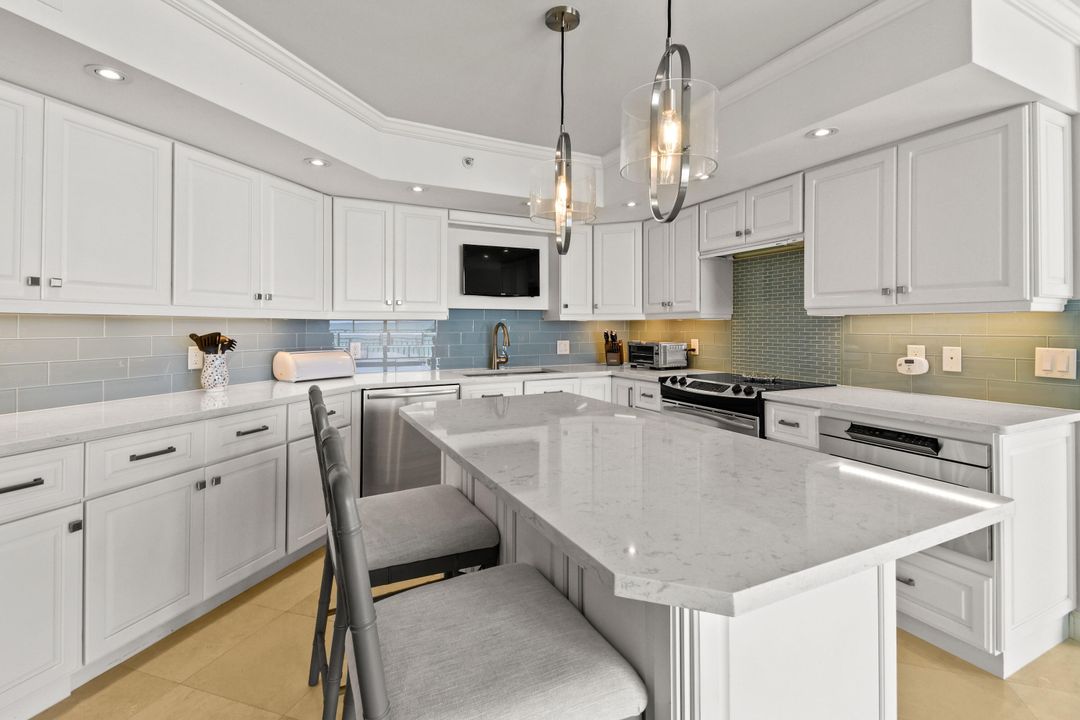 For Sale: $2,999,000 (3 beds, 3 baths, 2676 Square Feet)