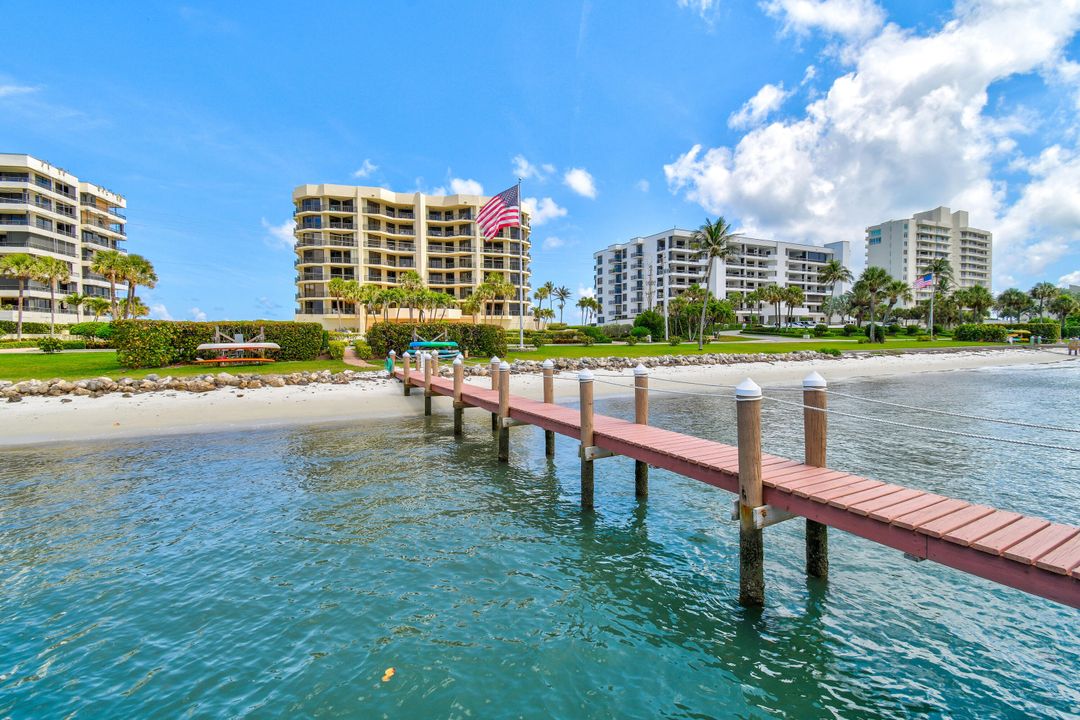 For Sale: $2,999,000 (3 beds, 3 baths, 2676 Square Feet)