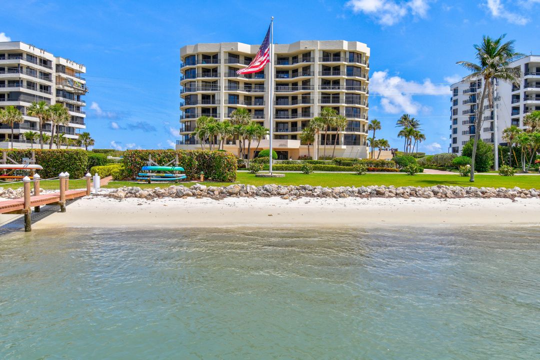 For Sale: $2,999,000 (3 beds, 3 baths, 2676 Square Feet)