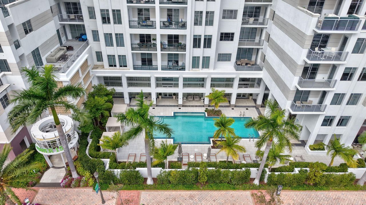 For Sale: $1,999,000 (3 beds, 3 baths, 2426 Square Feet)