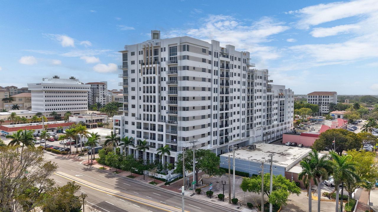 For Sale: $1,999,000 (3 beds, 3 baths, 2426 Square Feet)