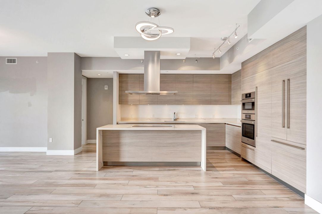 For Sale: $1,999,000 (3 beds, 3 baths, 2426 Square Feet)