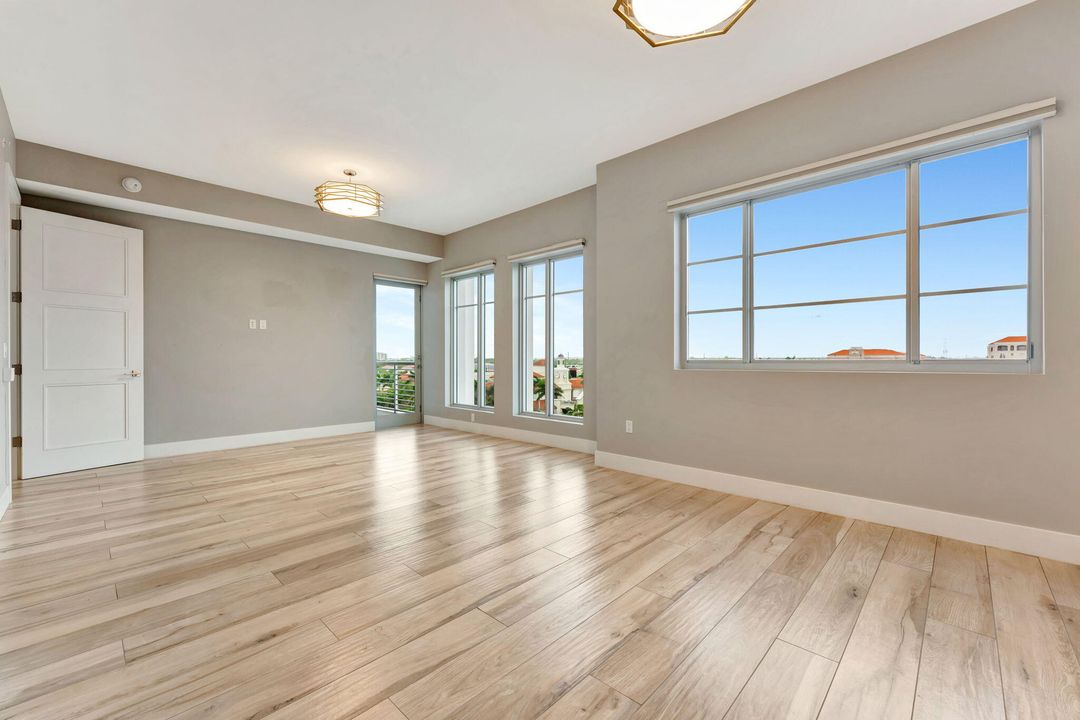 For Sale: $1,999,000 (3 beds, 3 baths, 2426 Square Feet)