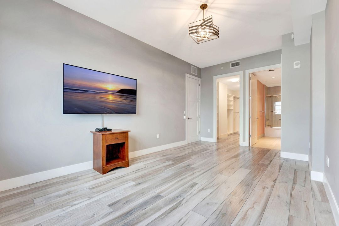 For Sale: $1,999,000 (3 beds, 3 baths, 2426 Square Feet)