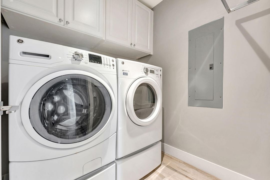 For Sale: $1,999,000 (3 beds, 3 baths, 2426 Square Feet)