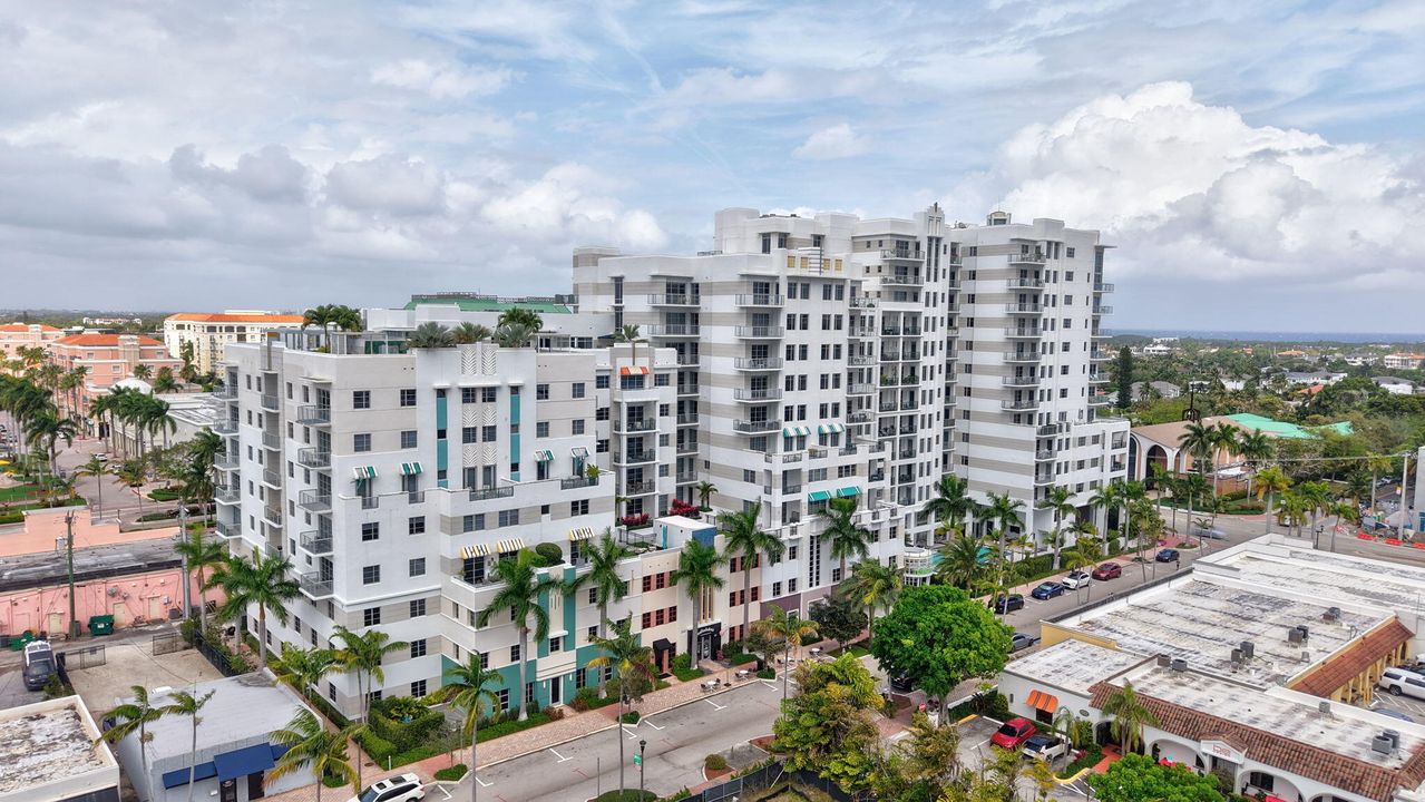 For Sale: $1,999,000 (3 beds, 3 baths, 2426 Square Feet)