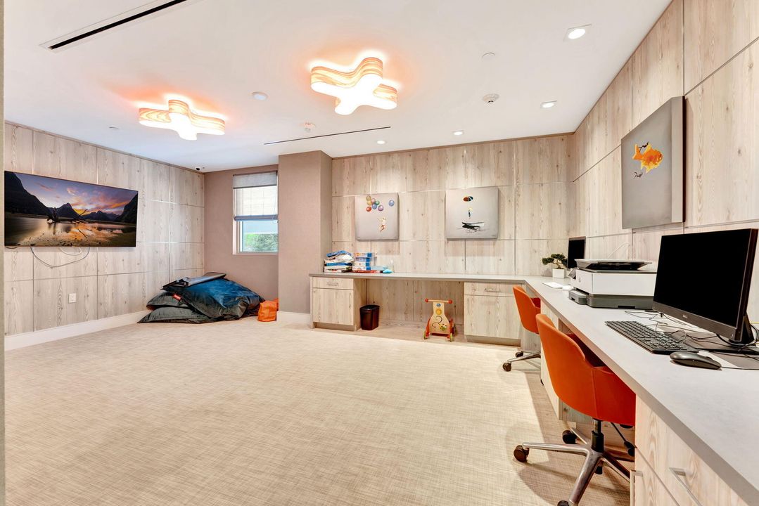 For Sale: $1,999,000 (3 beds, 3 baths, 2426 Square Feet)