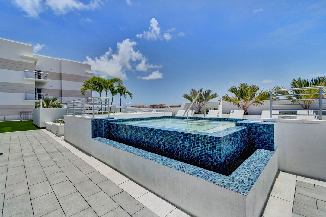 For Sale: $1,999,000 (3 beds, 3 baths, 2426 Square Feet)