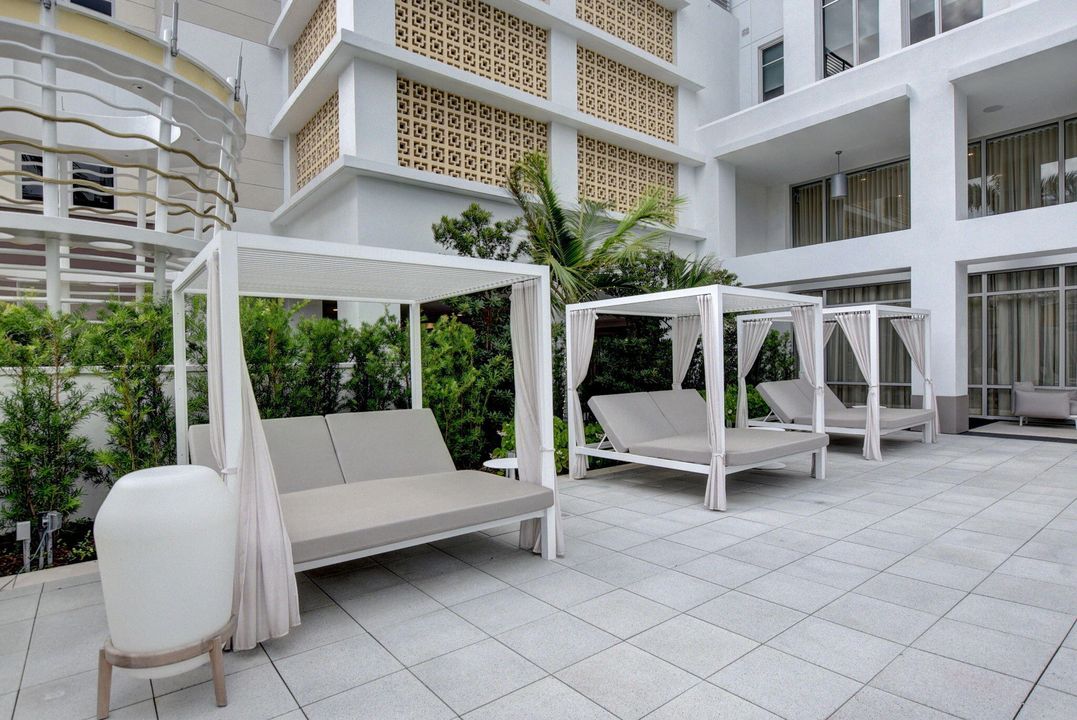 For Sale: $1,999,000 (3 beds, 3 baths, 2426 Square Feet)