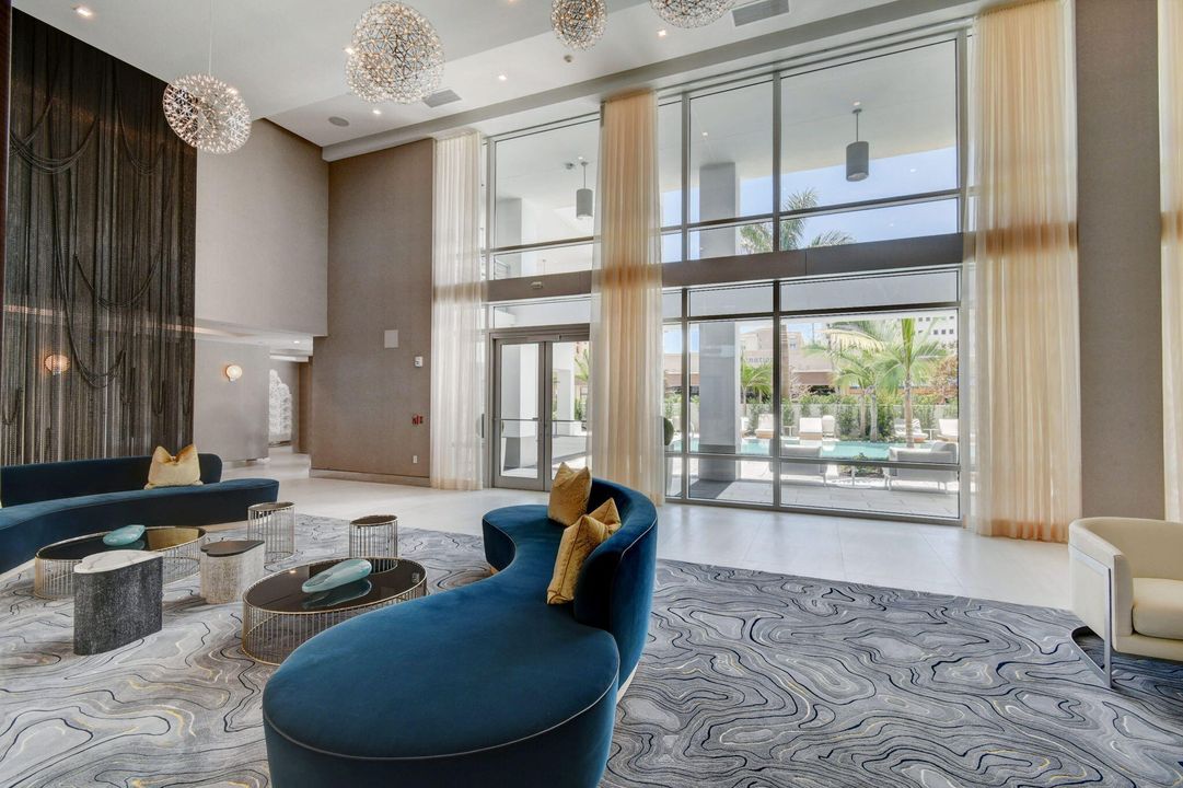 For Sale: $1,999,000 (3 beds, 3 baths, 2426 Square Feet)