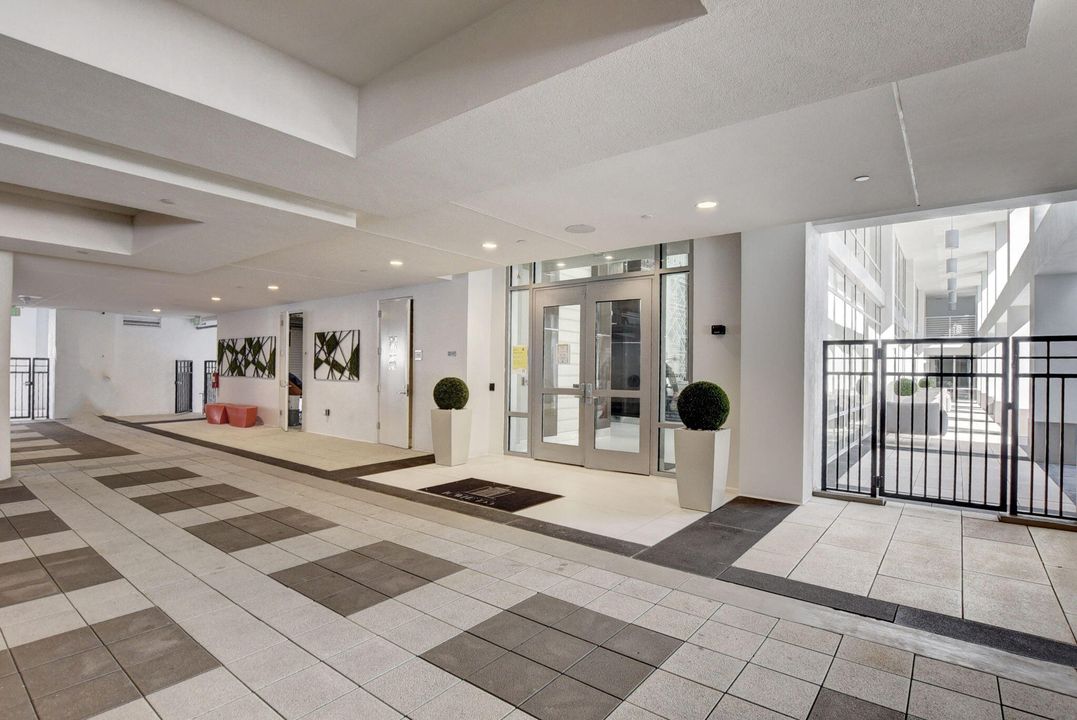 For Sale: $1,999,000 (3 beds, 3 baths, 2426 Square Feet)