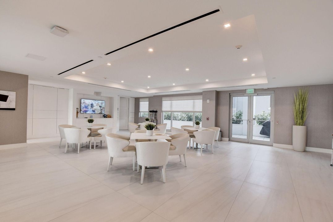 For Sale: $1,999,000 (3 beds, 3 baths, 2426 Square Feet)