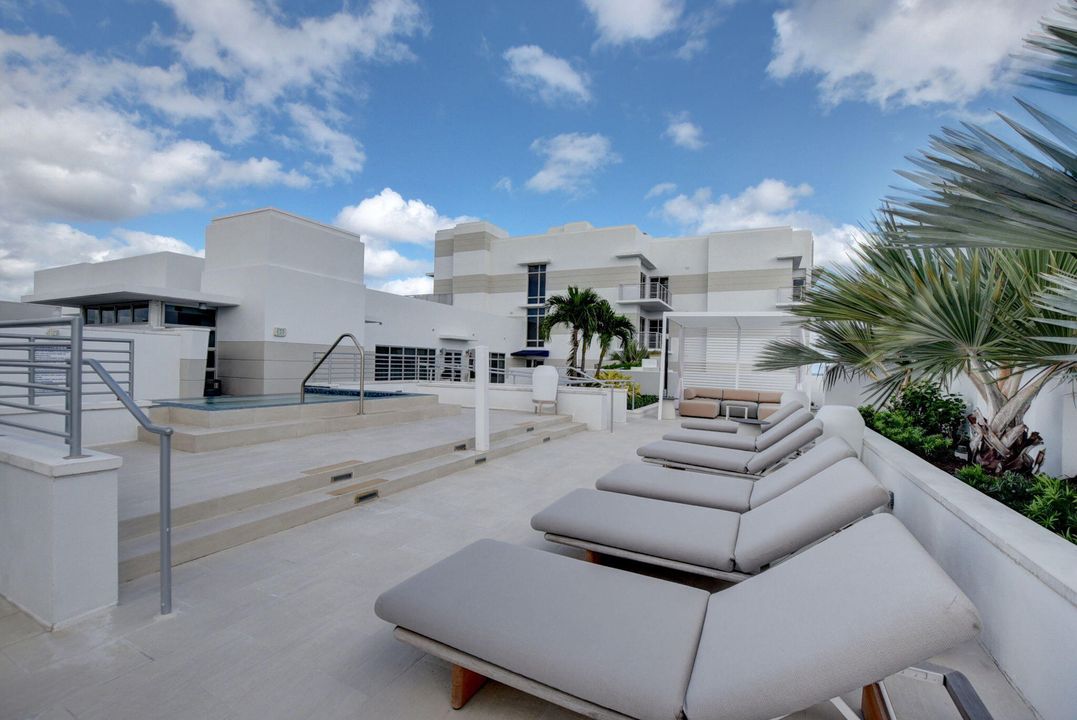 For Sale: $1,999,000 (3 beds, 3 baths, 2426 Square Feet)