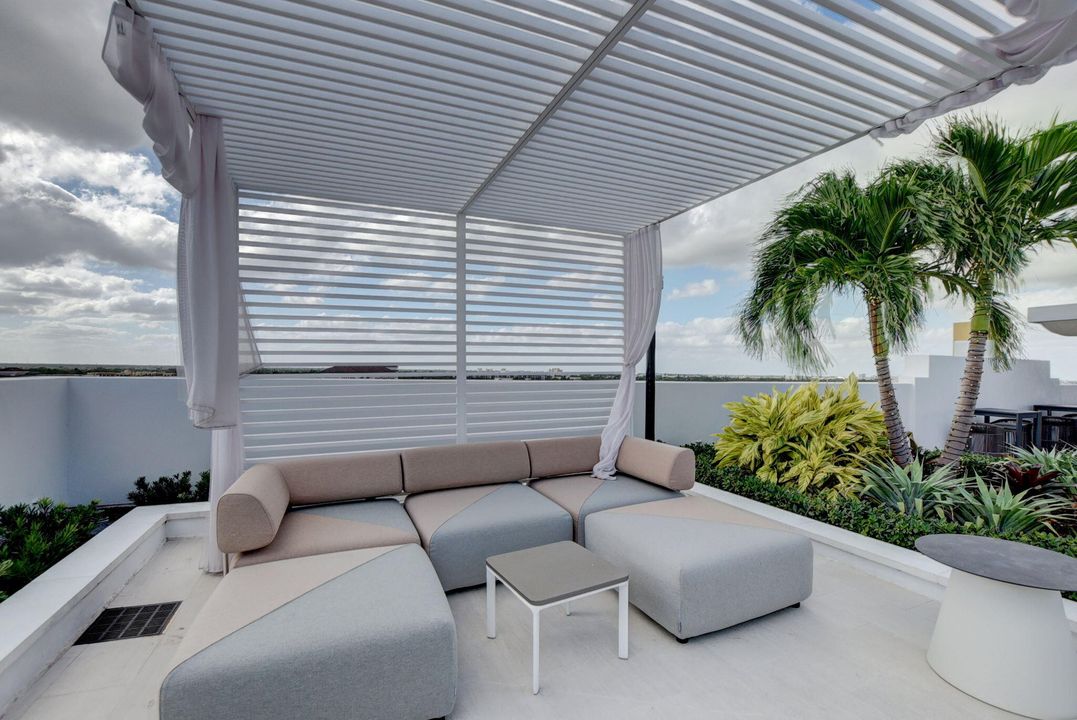 For Sale: $1,999,000 (3 beds, 3 baths, 2426 Square Feet)