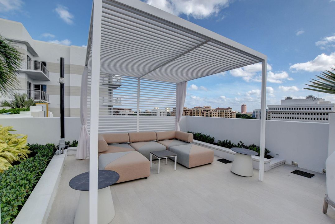 For Sale: $1,999,000 (3 beds, 3 baths, 2426 Square Feet)