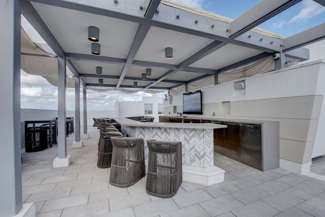 For Sale: $1,999,000 (3 beds, 3 baths, 2426 Square Feet)