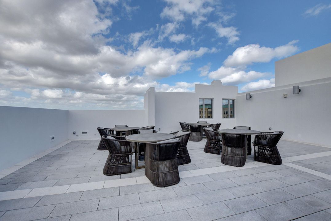 For Sale: $1,999,000 (3 beds, 3 baths, 2426 Square Feet)