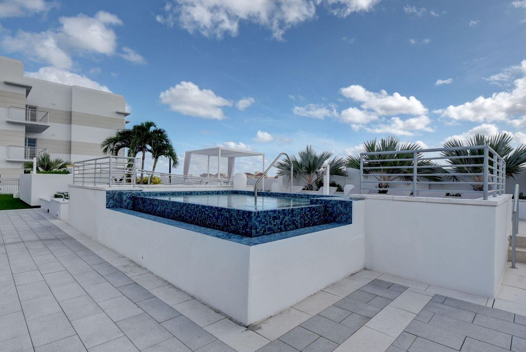 For Sale: $1,999,000 (3 beds, 3 baths, 2426 Square Feet)