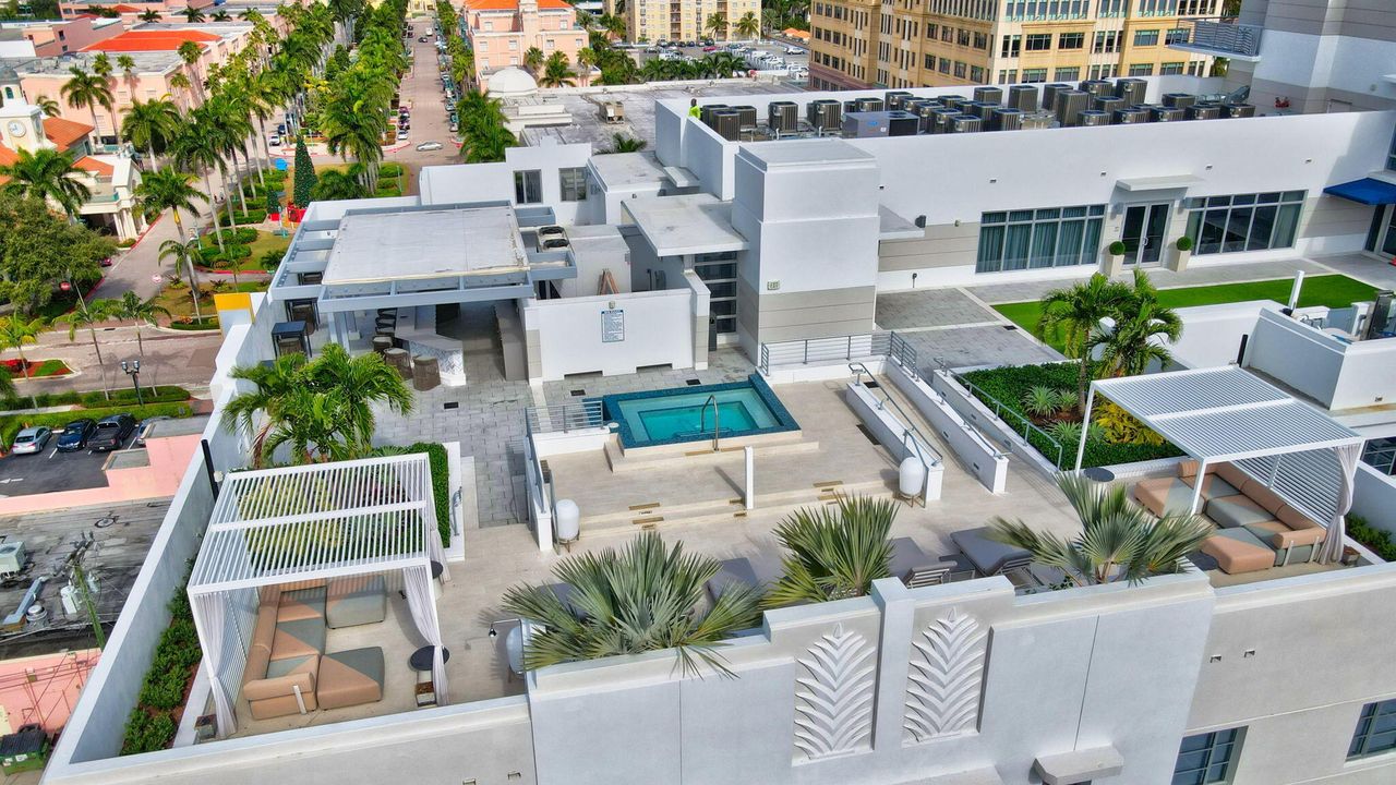 For Sale: $1,999,000 (3 beds, 3 baths, 2426 Square Feet)