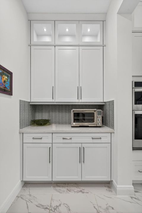 For Sale: $995,000 (3 beds, 3 baths, 2574 Square Feet)