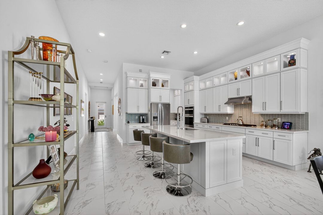 For Sale: $995,000 (3 beds, 3 baths, 2574 Square Feet)