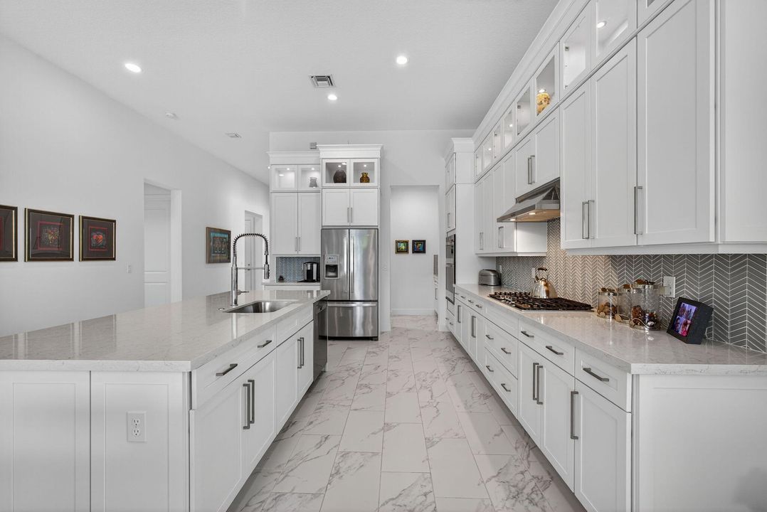 For Sale: $995,000 (3 beds, 3 baths, 2574 Square Feet)