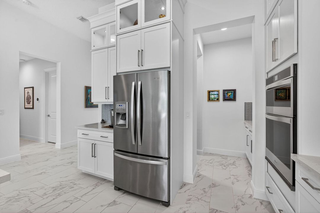 For Sale: $995,000 (3 beds, 3 baths, 2574 Square Feet)