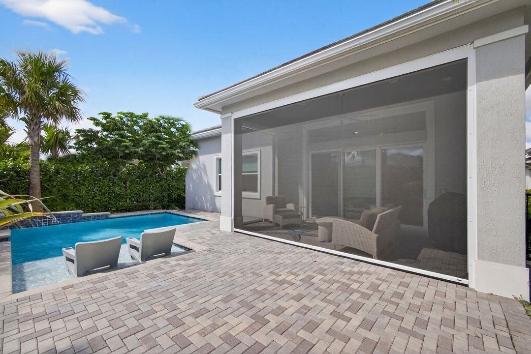 For Sale: $995,000 (3 beds, 3 baths, 2574 Square Feet)