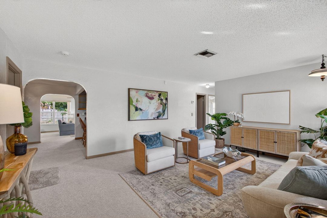 Под контрактом: $529,000 (3 спален, 2 ванн, 1593 Квадратных фут)