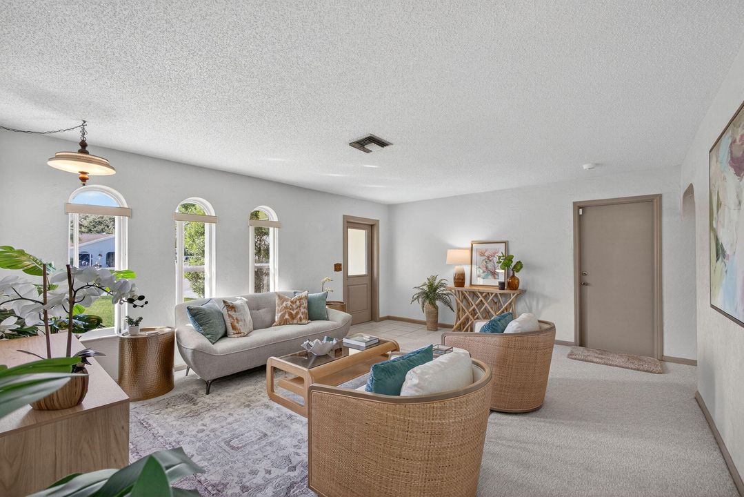 Под контрактом: $529,000 (3 спален, 2 ванн, 1593 Квадратных фут)