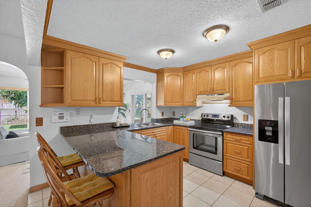 Под контрактом: $529,000 (3 спален, 2 ванн, 1593 Квадратных фут)