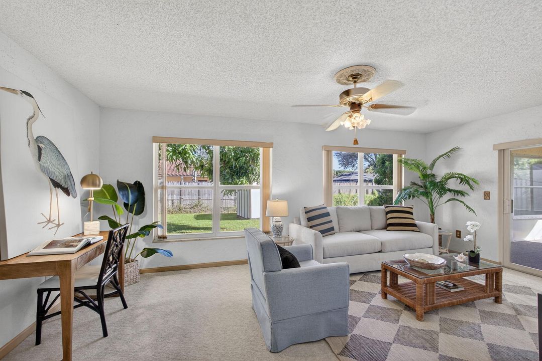 Под контрактом: $529,000 (3 спален, 2 ванн, 1593 Квадратных фут)